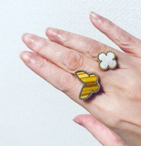 Click to view full screen 18K Lucky Alhambra Between the Finger Ring photo review