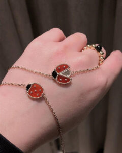 18K Lucky Spring Five Motifs Clover Bracelet photo review