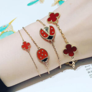 Click to view full screen 18K Lucky Spring Clover Bracelet photo review