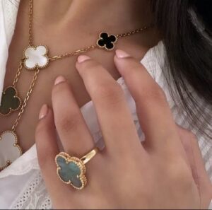 Click to view full screen 18K Magic Alhambra Six Motifs Necklace photo review