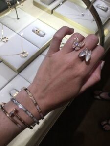 Click to view full screen 18K Two Butterfly Between the Finger Pearl Ring photo review