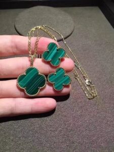 Click to view full screen 18K Magic Alhambra Malachite Necklace photo review