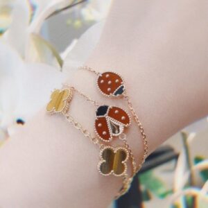 Click to view full screen 18K Lucky Spring Clover Bracelet photo review