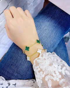 Click to view full screen 18K Vintage Alhambra Five Motifs Malachite Clover Bracelet photo review