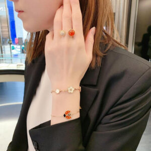 18K Lucky Spring Five Motifs Clover Bracelet photo review