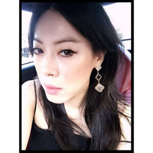 Click to view full screen 18K Magic Alhambra Three Pearls Motifs Earrings photo review