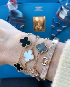 18K Vintage Alhambra Five Motifs Clover Onyx Bracelet photo review