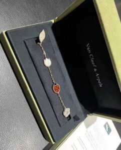 18K Lucky Spring Five Motifs Clover Bracelet photo review