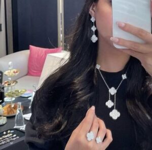 Click to view full screen 18K Magic Alhambra Six Motifs Diamonds Necklace photo review