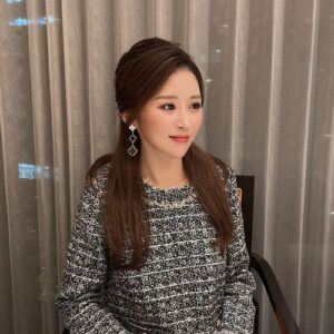 Click to view full screen 18K Magic Alhambra Three Pearls Motifs Earrings photo review