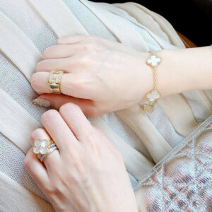 18K Vintage Alhambra Pearl Ring photo review