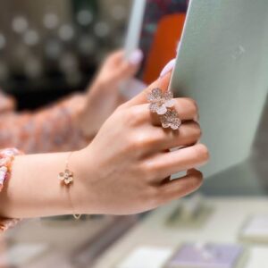 18K Frivole Between the Finger Ring photo review