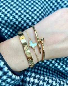 Click to view full screen 18K Lucky Alhambra Butterfly Pendant Bracelet photo review