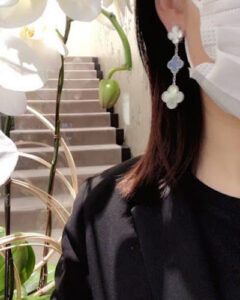 Click to view full screen 18K Vintage Alhambra Five Motifs Tiger Eye Bracelet photo review