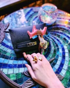 Click to view full screen 18K Lucky Alhambra Between the Finger Ring photo review