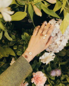 Click to view full screen 18K Lucky Spring Clover Bracelet photo review