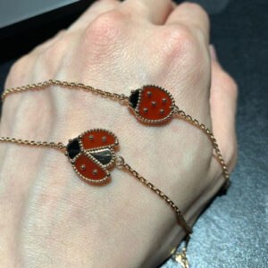 Click to view full screen 18K Lucky Spring Clover Bracelet photo review