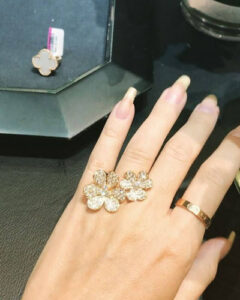 18K Frivole Between the Finger Ring photo review