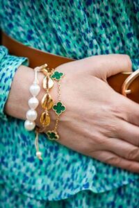 18K Vintage Alhambra Five Motifs Malachite Clover Bracelet photo review