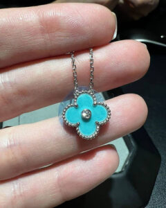 Click to view full screen 18K Vintage Alhambra Agent Clover Necklace photo review