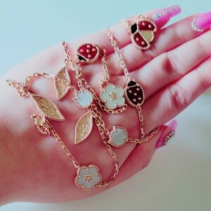 18K Lucky Spring Five Motifs Clover Bracelet photo review
