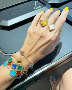 Click to view full screen 18K Lucky Alhambra Between the Finger Ring photo review