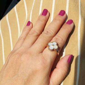 Click to view full screen 18K Vintage Alhambra Pearl Ring photo review
