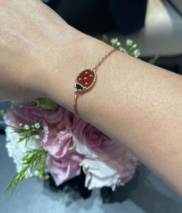 Click to view full screen 18K Lucky Spring Clover Bracelet photo review