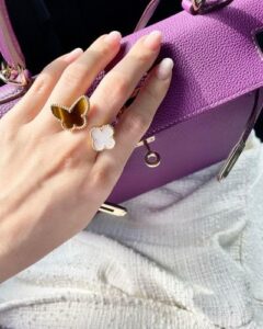 Click to view full screen 18K Lucky Alhambra Between the Finger Ring photo review