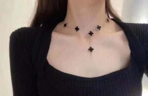 Click to view full screen 18K Vintage Alhambra Black 10 Motifs Clover Necklace photo review