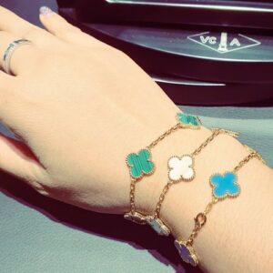 Click to view full screen 18K Vintage Alhambra Five Motifs Agate Clover Bracelet photo review