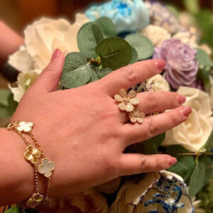 18K Frivole Between the Finger Ring photo review