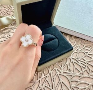 Click to view full screen 18K Vintage Alhambra Pearl Ring photo review