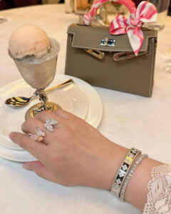 18K Two Butterfly Between the Finger Sapphire Ring photo review