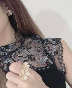 18K Frivole Between the Finger Ring photo review