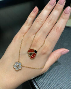 Click to view full screen 18K Lucky Spring Plum Blossom Bracelet photo review