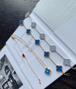 Click to view full screen 18K Vintage Alhambra Five Motifs Tiger Eye Bracelet photo review