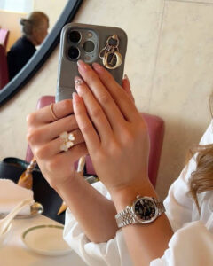 Click to view full screen 18K Sweet Alhambra Effeuillage Pearls Ring photo review