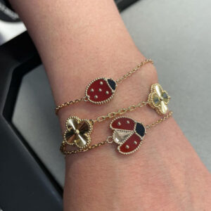 Click to view full screen 18K Lucky Spring Clover Bracelet photo review