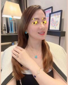 Click to view full screen 18K Two Butterfly Ring photo review