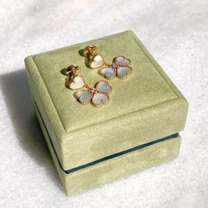 Click to view full screen 18K Sweet Alhambra Effeuillage Earrings photo review