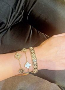 Click to view full screen 18K Vintage Alhambra Five Motifs Diamonds Clover Bracelet photo review