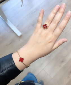 Click to view full screen 18K Vintage Alhambra Carnelian Ring photo review