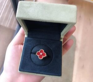 Click to view full screen 18K Vintage Alhambra Carnelian Ring photo review