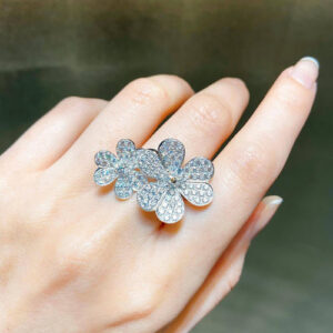 18K Frivole Between the Finger Ring photo review