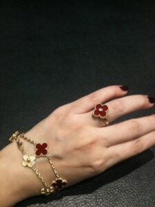 Click to view full screen 18K Vintage Alhambra Carnelian Ring photo review