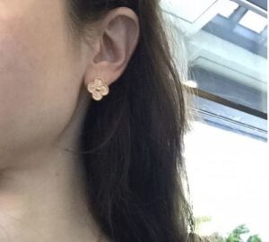 Click to view full screen 18K Vintage Alhambra Earrings photo review