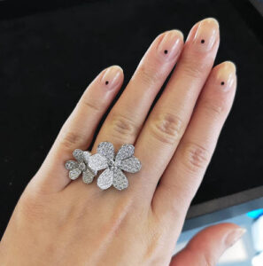 18K Frivole Between the Finger Ring photo review