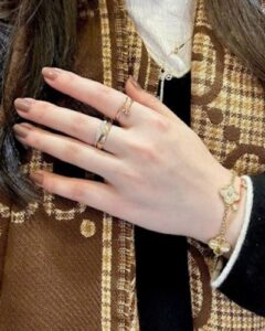 18K Frivole Between the Finger Ring photo review