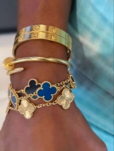 Click to view full screen 18K Vintage Alhambra Crystal Blue Bracelet photo review